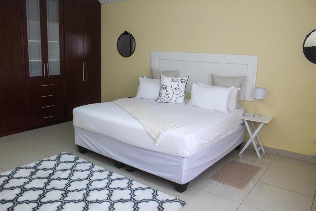 Dineo'S Lodge And Spa Burgersfort Exterior photo